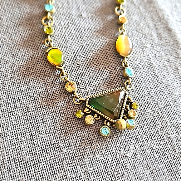 Gorgeous brass, green stones necklace - Picture 4 of 7